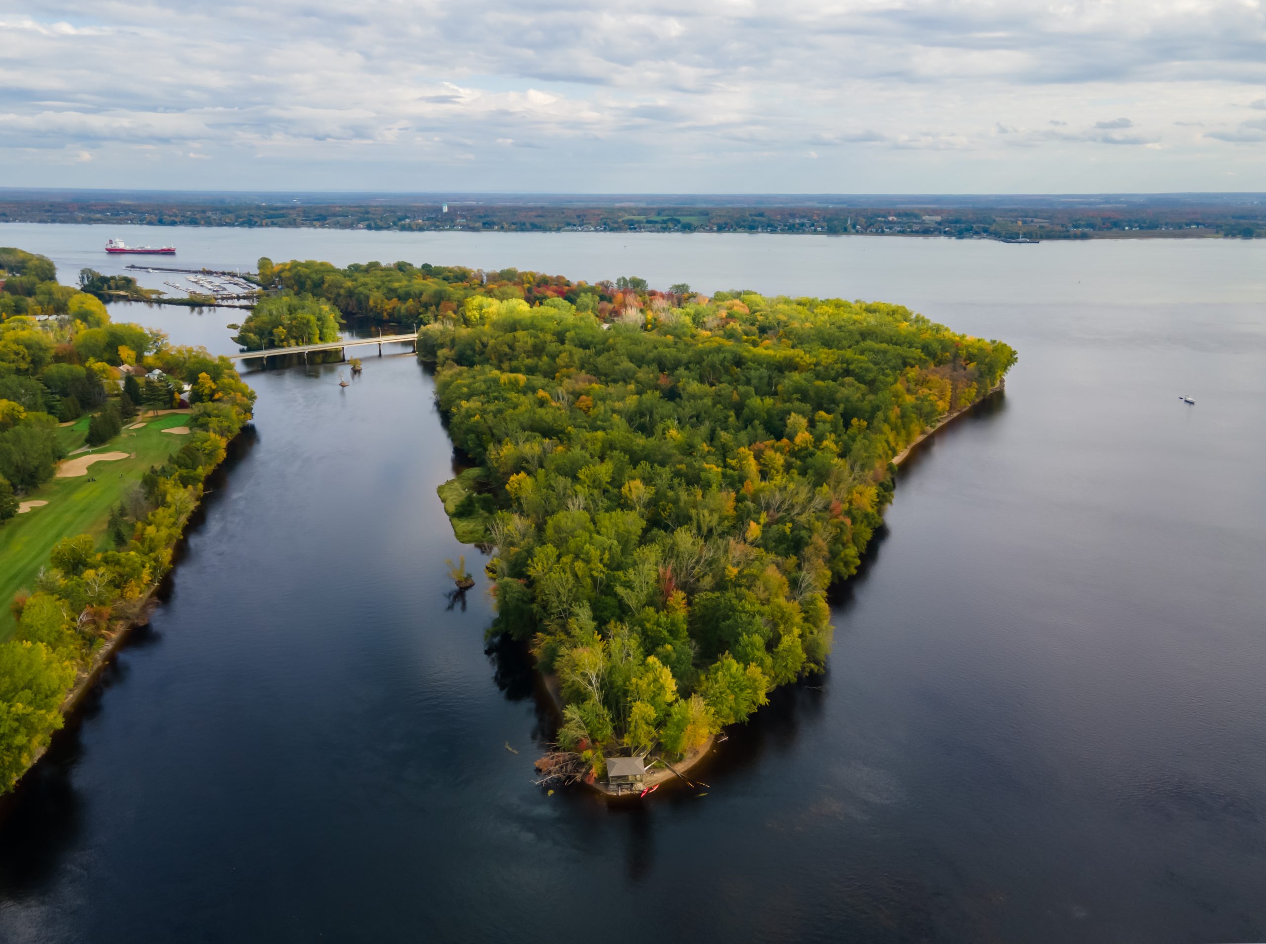 Réfection de la piscine et du pavillon des baigneurs à l'Île Saint
