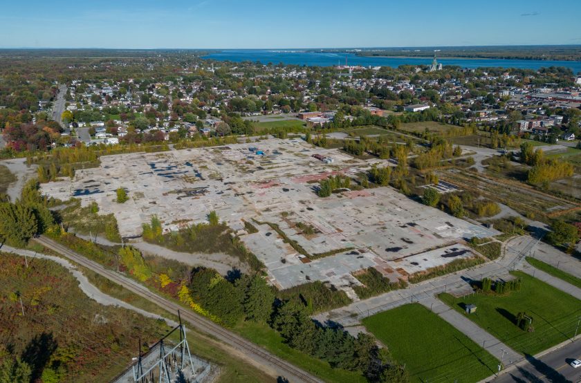 Vue aérienne de la friche industrielle où se trouvera le futur quartier urbain durable.